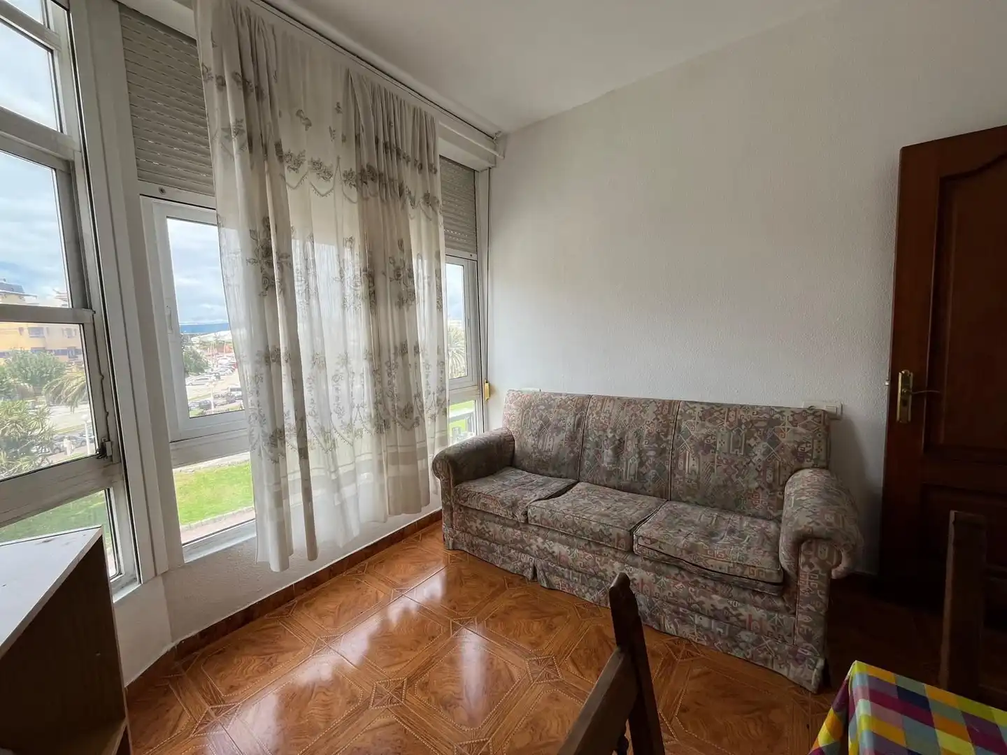 Dormitori de Pis de lloguer en A Coruña Capital  amb Terrassa i Moblat