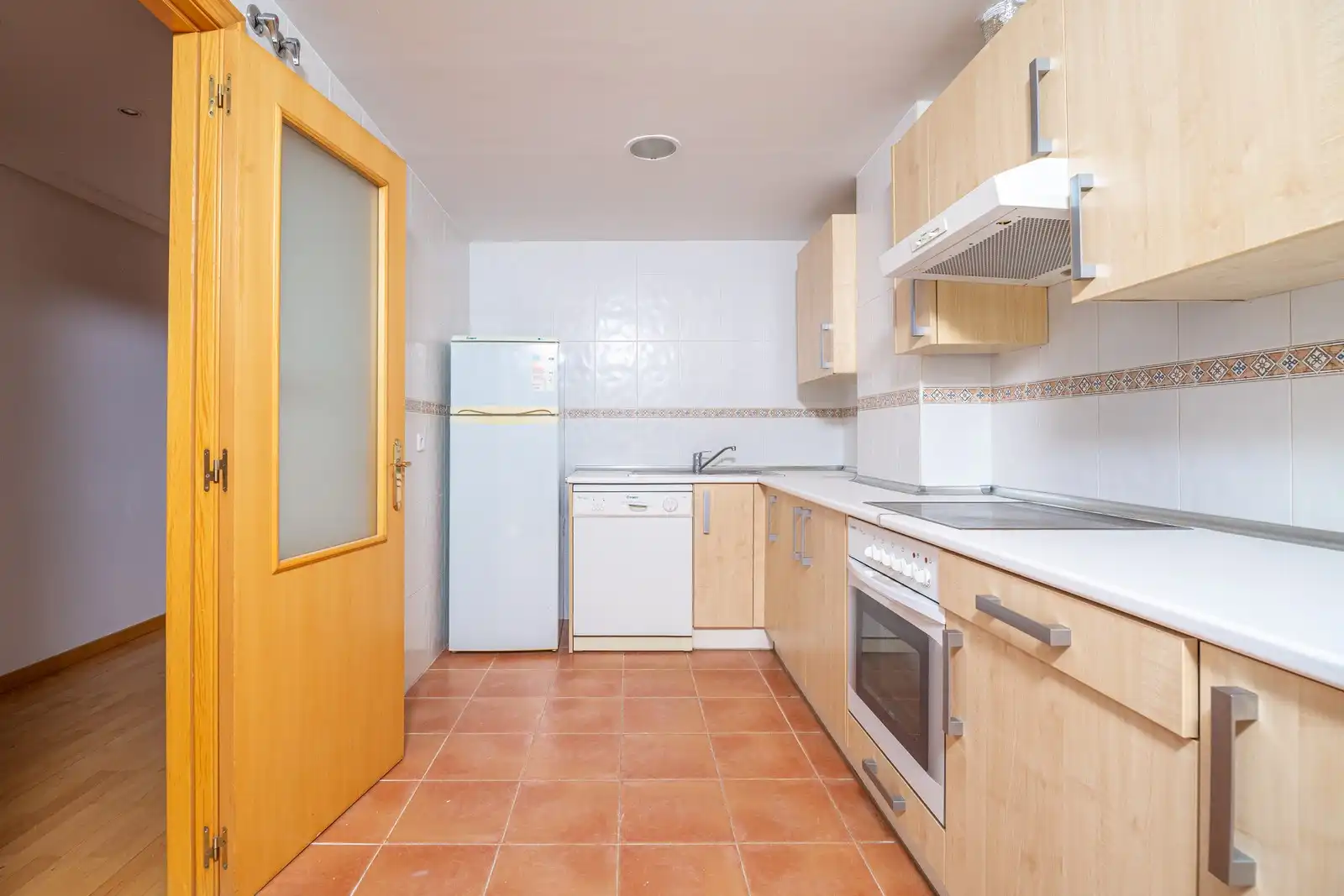 Kitchen of Flat for sale in Aranjuez  with Air Conditioner, Terrace and Storage room