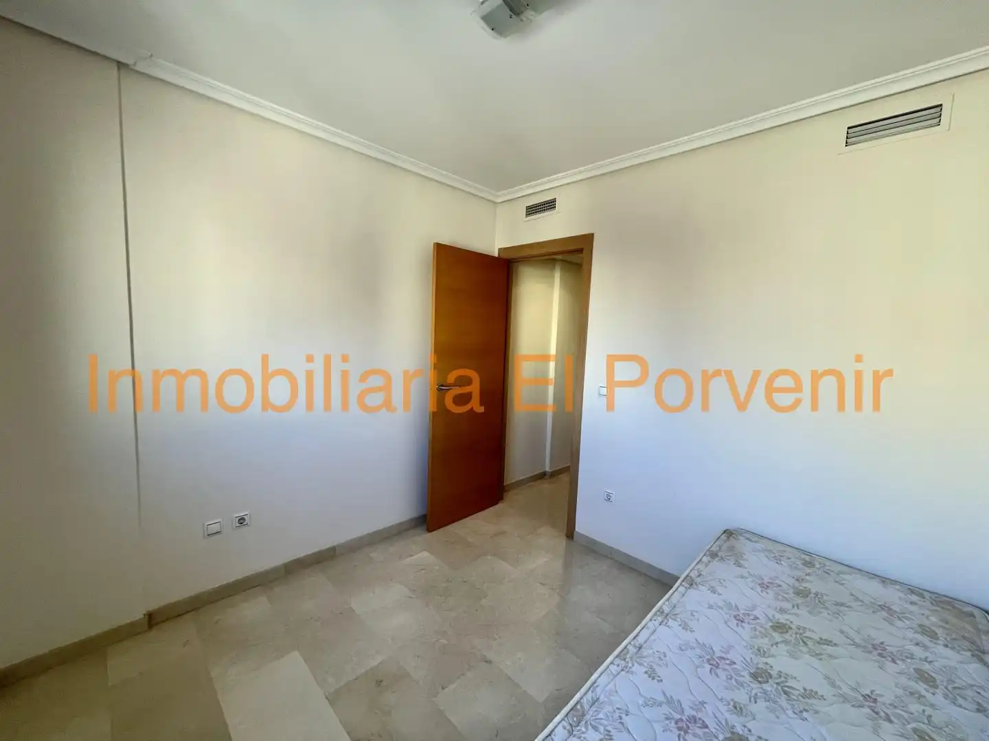 Flat for rent in Torrent  with Air Conditioner, Storage room and Balcony