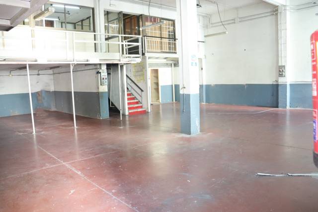 Nave industrial en Venta en Calle de Julián Camarillo en Simancas