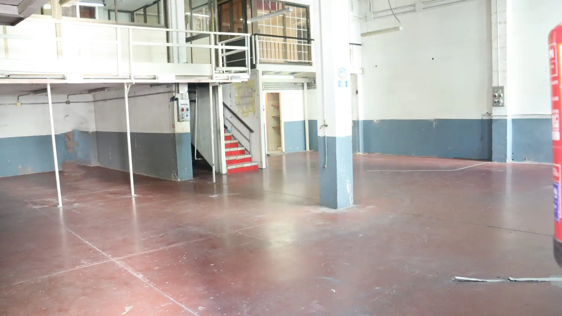 Industrial buildings for sale in Calle de Julián Camarillo, Simancas