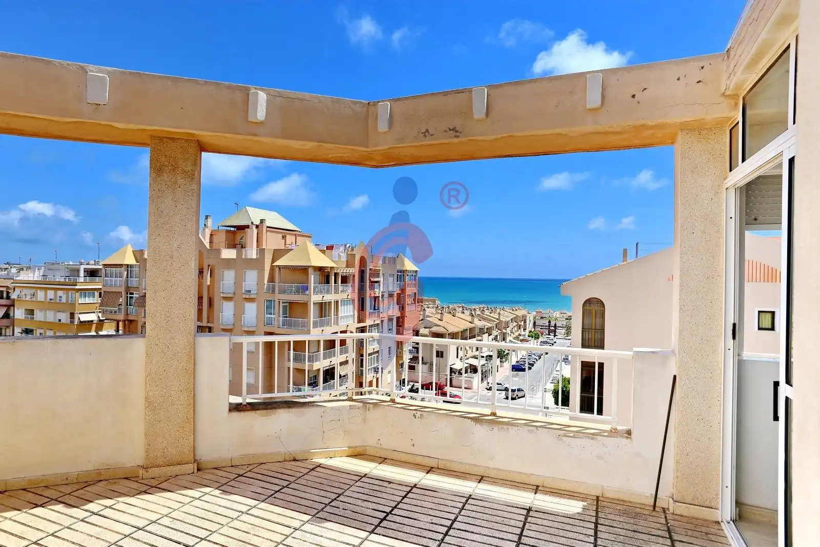 Außenansicht von Dachboden zum Verkauf in Guardamar del Segura mit Terrasse, Abstellraum und Möbliert