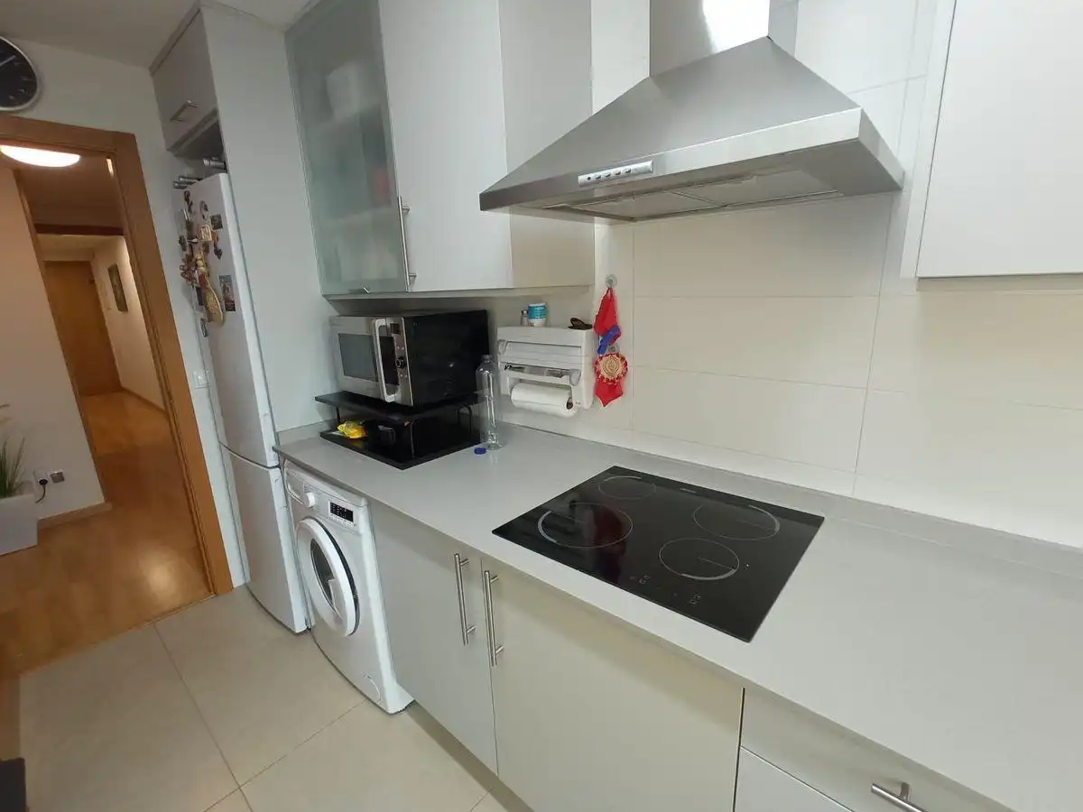 Cuina de Pis en venda en La Ràpita amb Calefacció, Parquet i Balcó