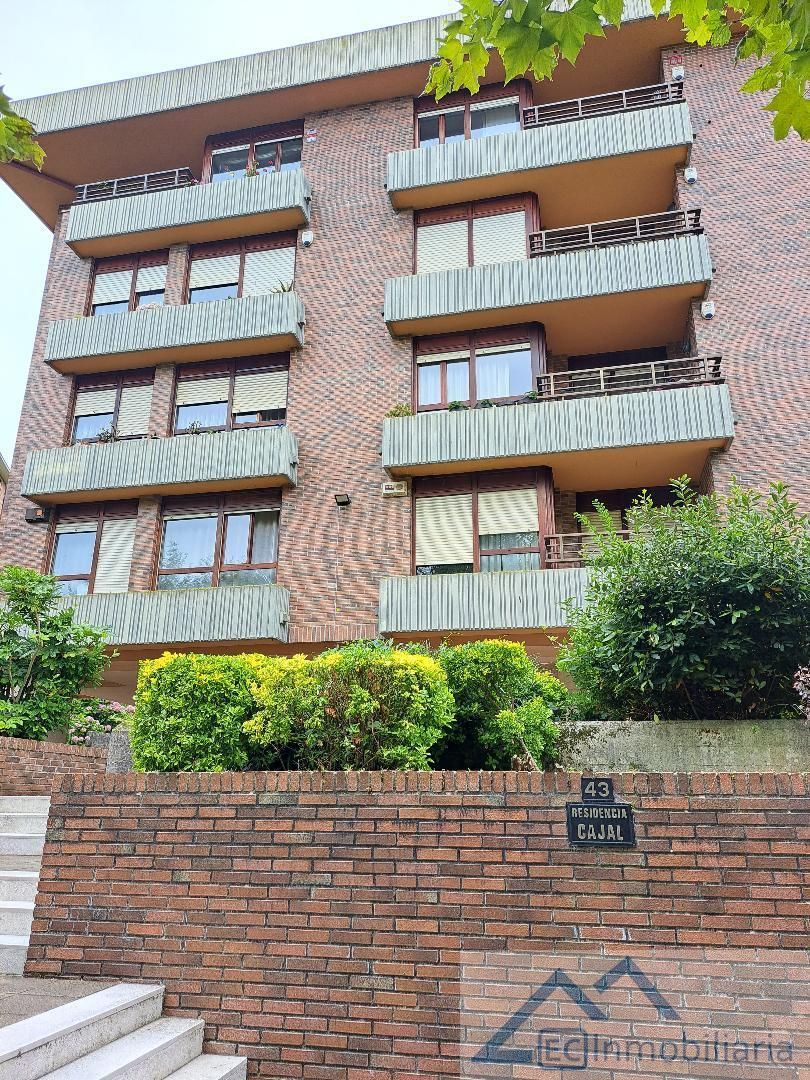 Vista exterior de Pis de lloguer en Santander amb Calefacció, Parquet i Terrassa