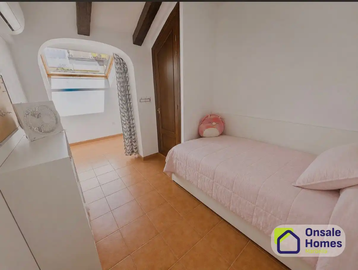 Bedroom of Detached homes for sale in Fuengirola  with Air Conditioner, Terrace and Balcony