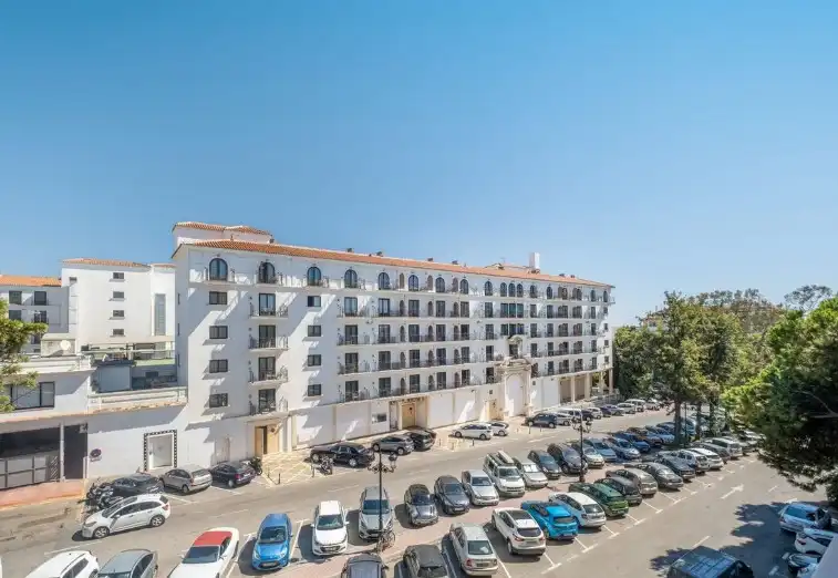 Vista exterior de Apartament en venda en Marbella amb Aire condicionat, Calefacció i Jardí privat