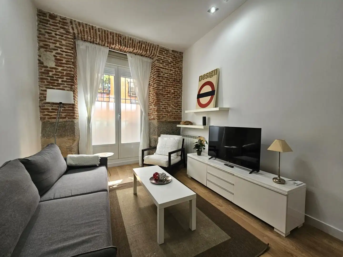 Sala de estar de Apartamento de alquiler en  Madrid Capital con Aire acondicionado, Calefacción y Amueblado