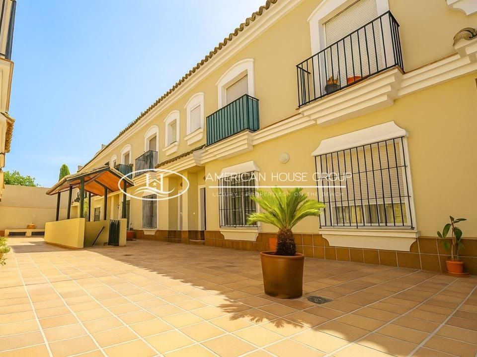 Vista exterior de Casa o xalet en venda en Chiclana de la Frontera amb Terrassa