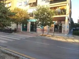 Vista exterior de Local de alquiler en  Granada Capital
