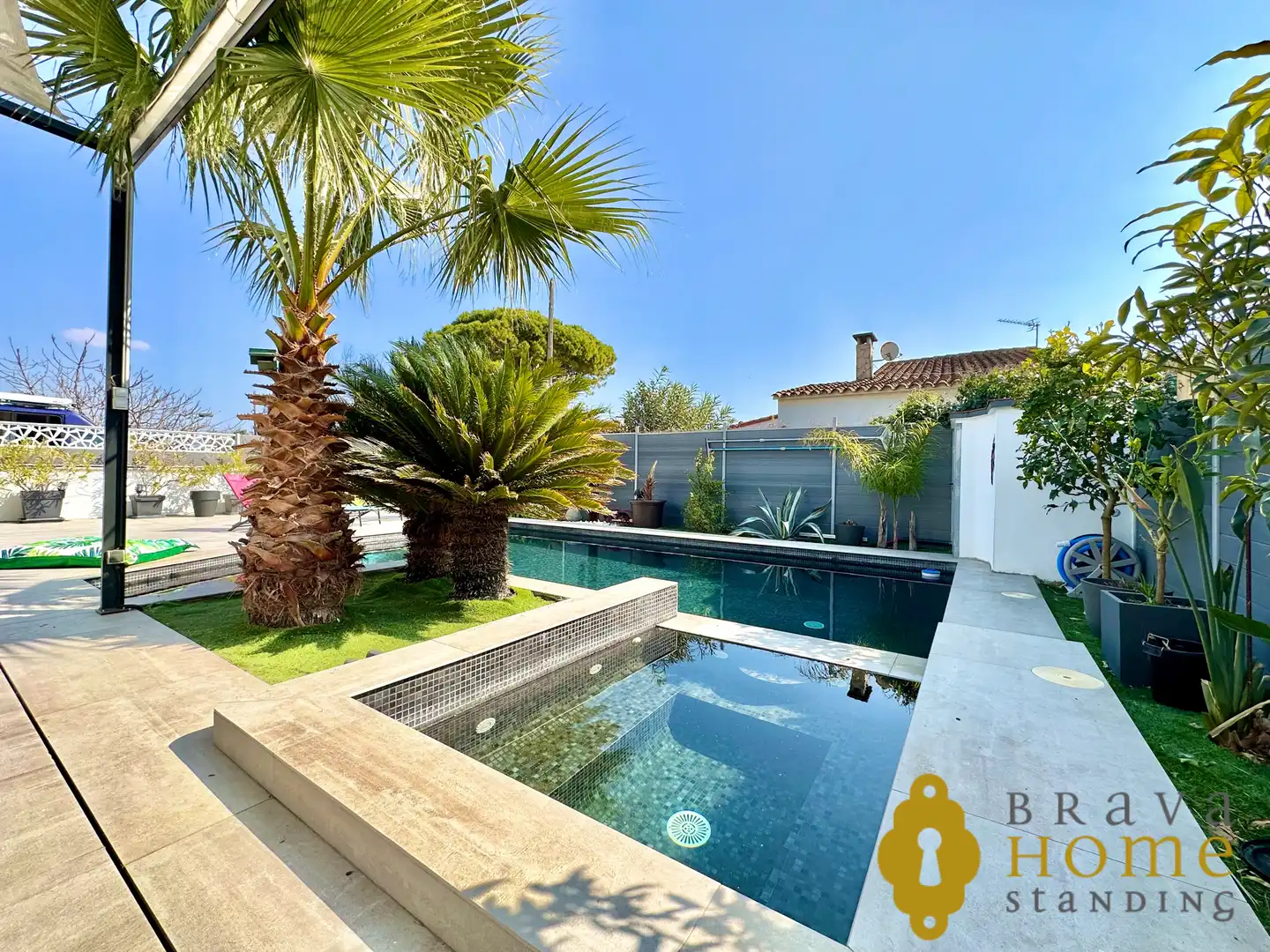 Schwimmbecken von Haus oder Chalet zum Verkauf in Empuriabrava mit Klimaanlage, Heizung und Privatgarten