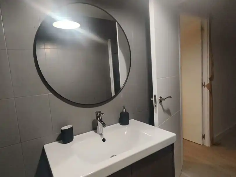 Bathroom of Flat for sale in Madrid  with Terrace, Storage room and Washing machine