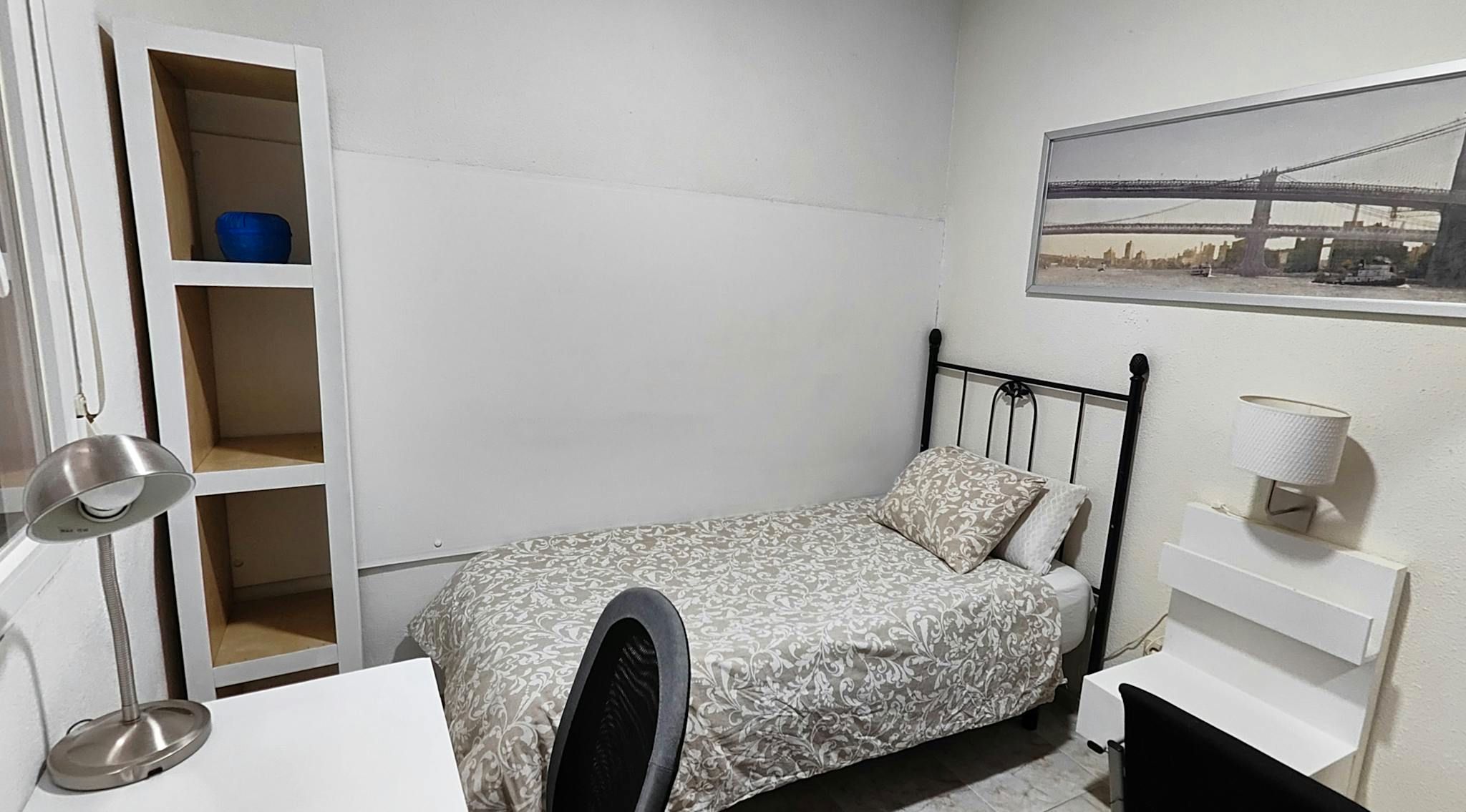 Habitación de Piso para compartir en  Madrid Capital con Calefacción, Amueblado y Lavadora