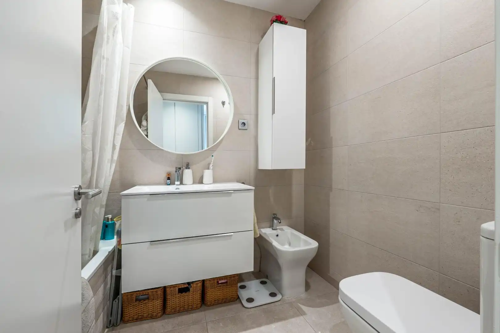 Bathroom of Flat for sale in Granada  with Furnished and Community pool