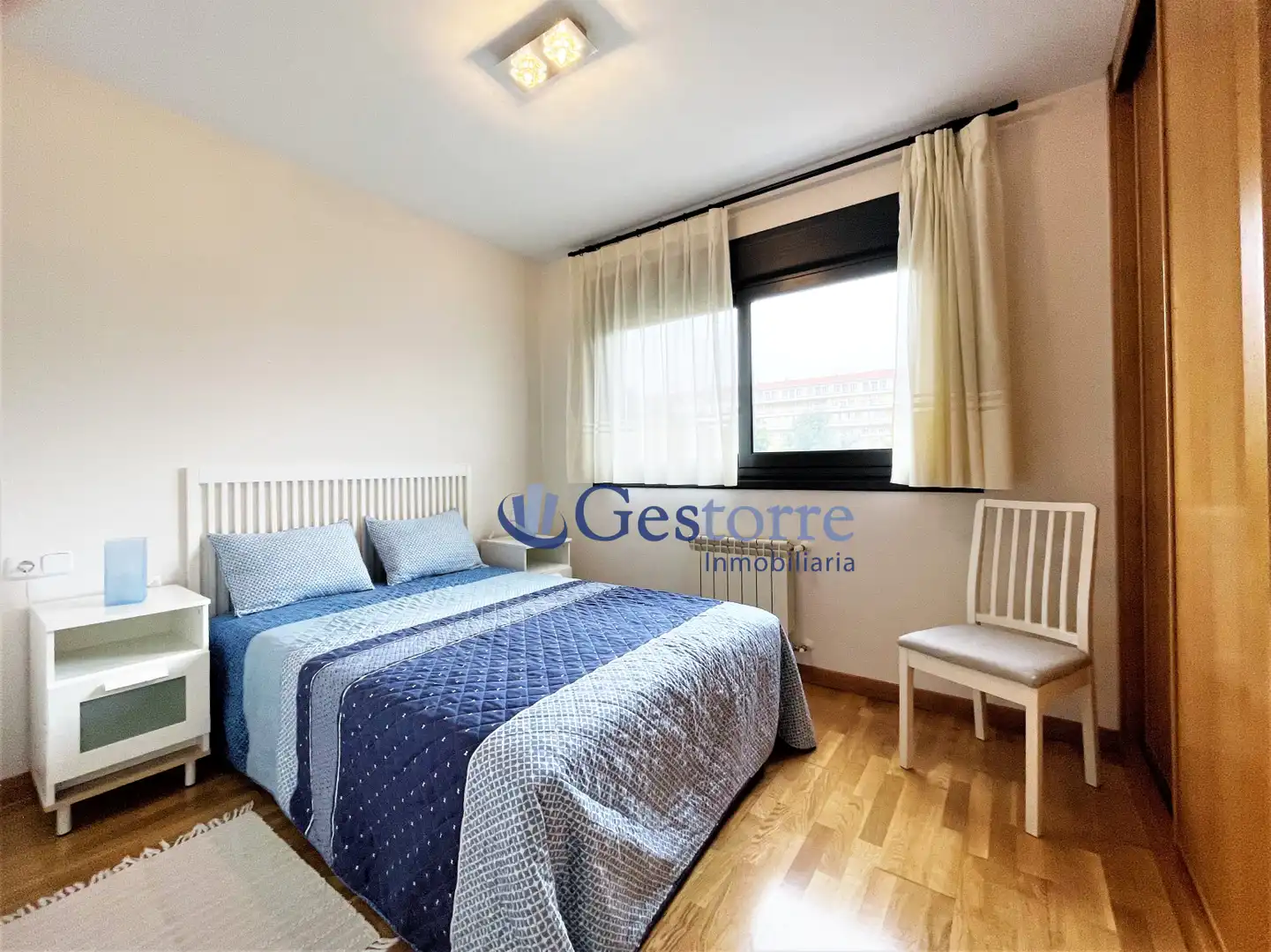 Habitación de Piso de alquiler en Oviedo  con Calefacción, Parquet y Trastero