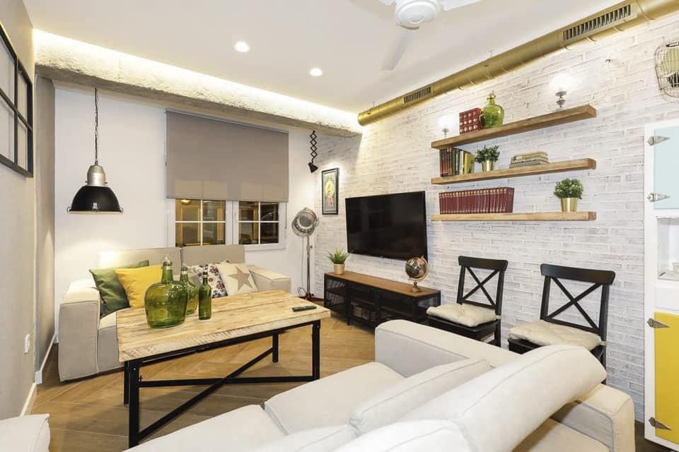 Living room of Flat to rent in  Granada Capital  with Air Conditioner, Terrace and Furnished