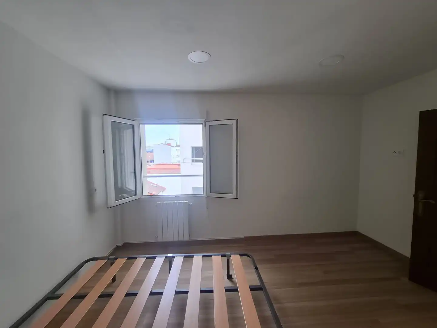 Bedroom of Flat for rent in Gijón   with Heating