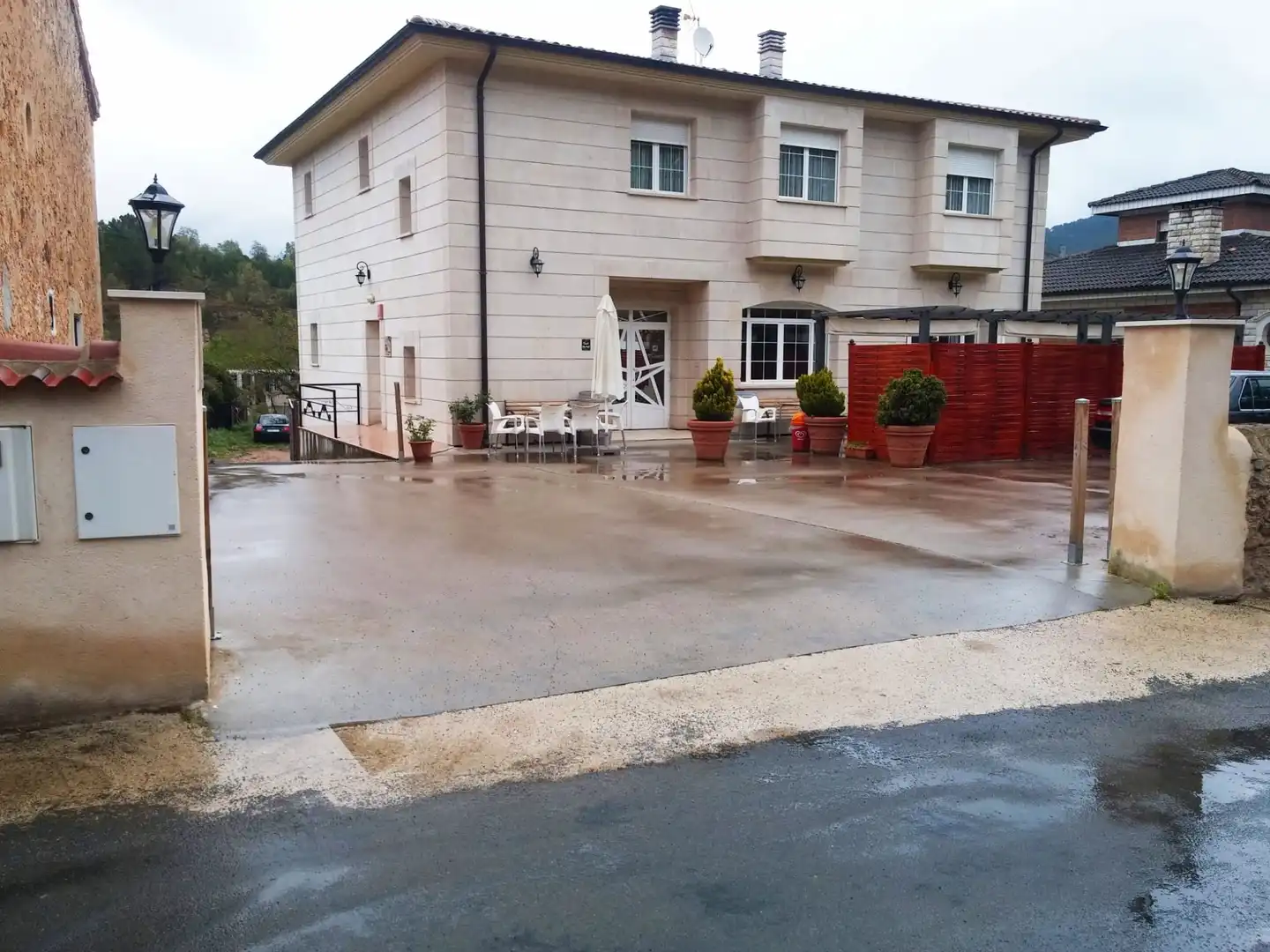 Außenansicht von Gebäude zum Verkauf in Oña