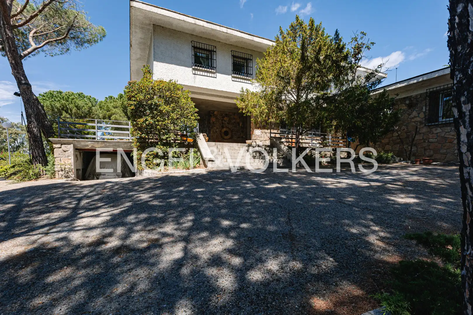 Vista exterior de Casa o xalet de lloguer en Galapagar amb Aire condicionat, Calefacció i Jardí privat