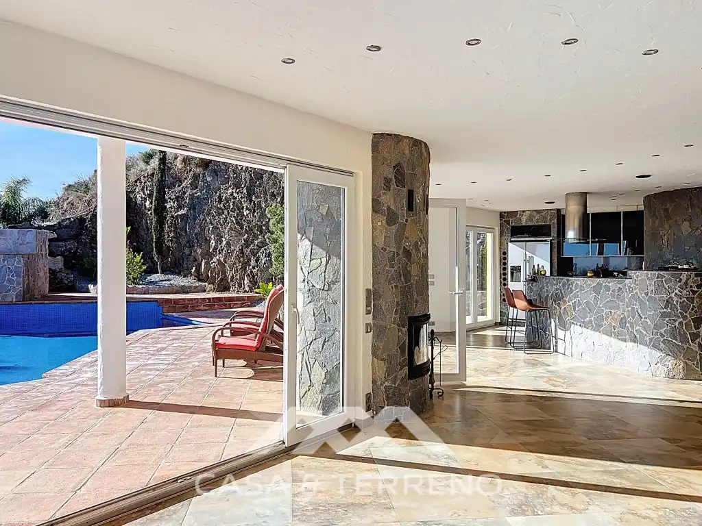 Terrassa de Casa o xalet en venda en Algarrobo amb Jardí privat, Terrassa i Piscina