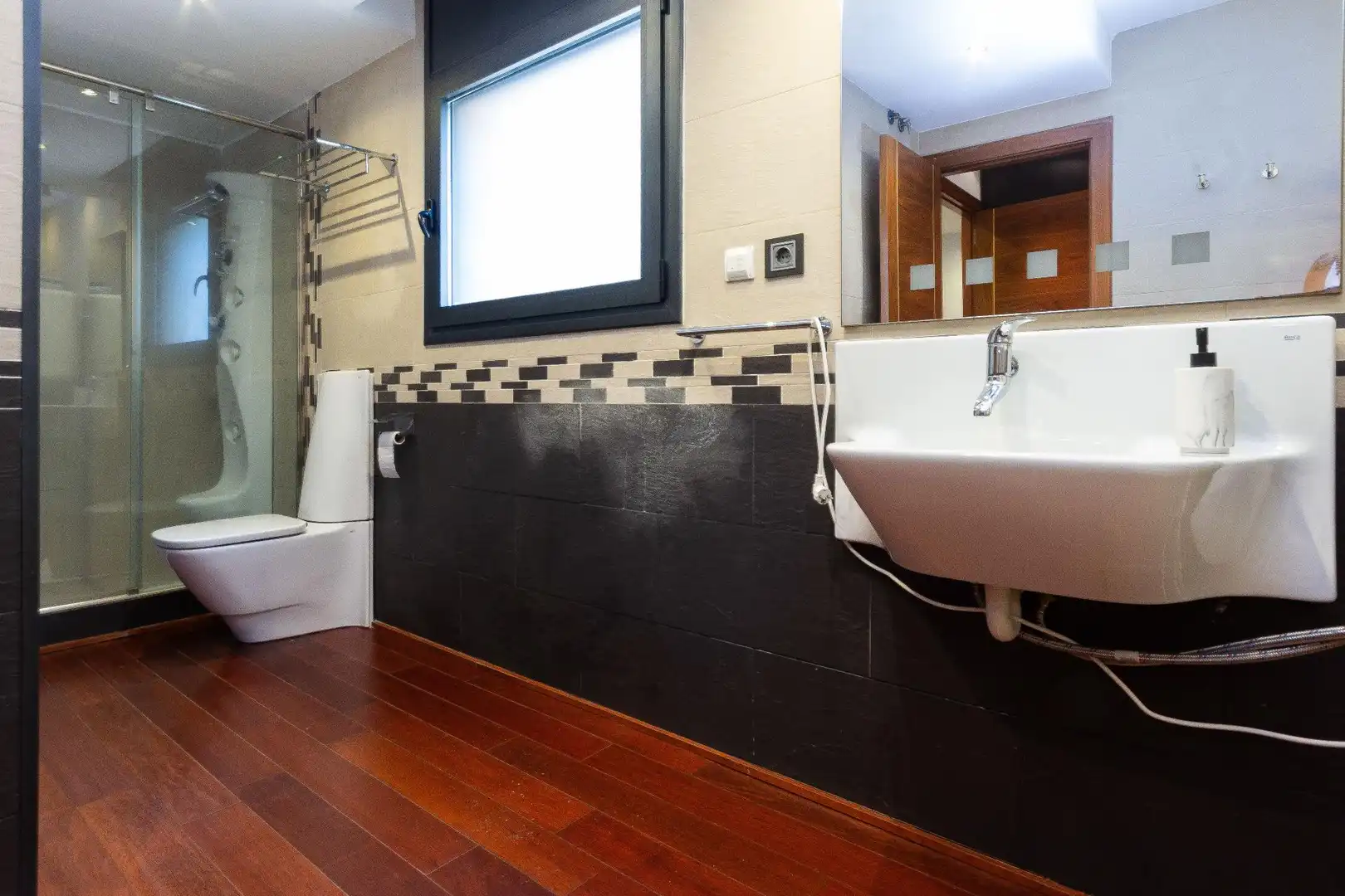Baño de Casa o chalet en venta en Cerdanyola del Vallès con Aire acondicionado, Calefacción y Jardín privado