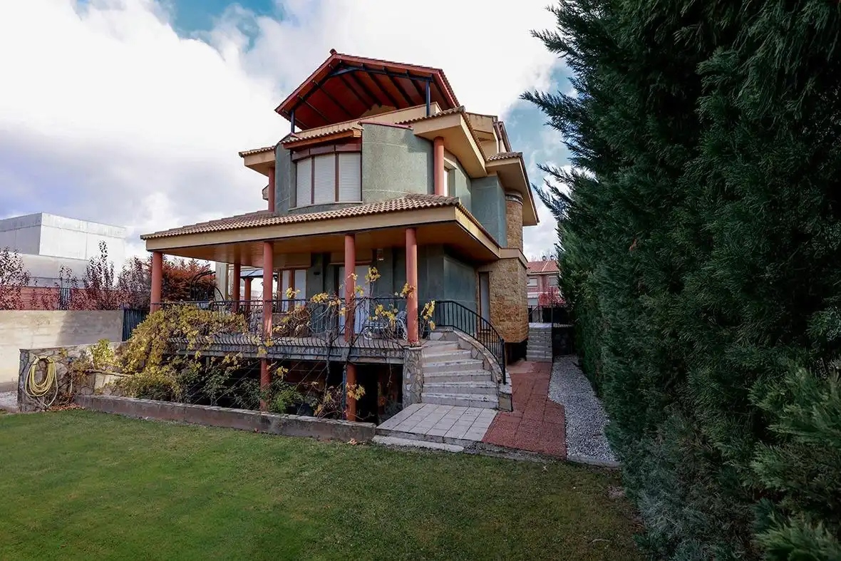 Vista exterior de Casa o xalet en venda en Calatayud amb Aire condicionat, Calefacció i Jardí privat