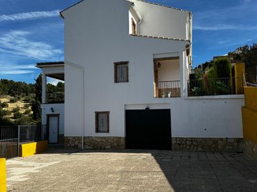 Villa con balcone in vendita a Torredelcampo