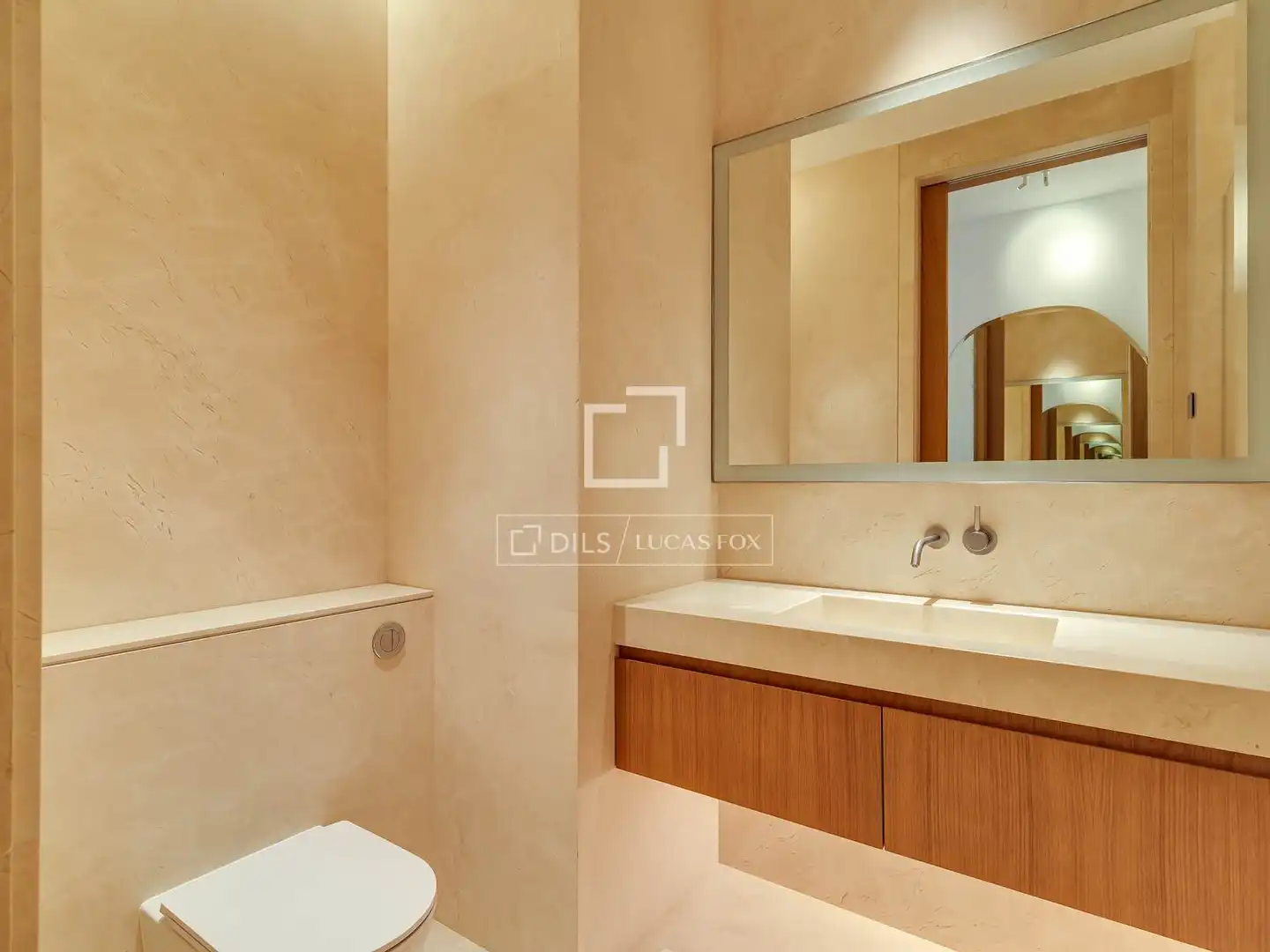 Badezimmer von Wohnung zum Verkauf in Barcelona mit Klimaanlage, Heizung und Parkett