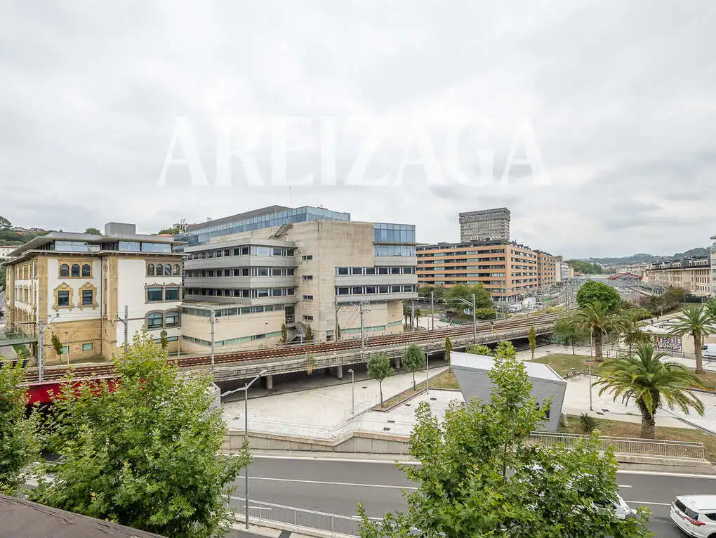 Vista exterior de Piso en venta en Donostia - San Sebastián  con Calefacción y Balcón