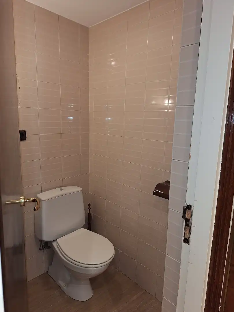 Badezimmer von Geschaftsraum zur Miete in Tolosa mit Möbliert