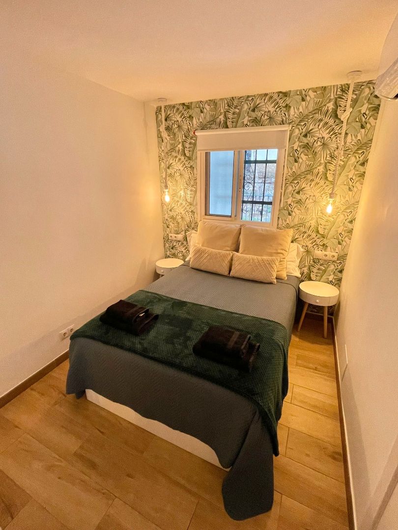 Dormitori de Apartament en venda en Torremolinos amb Aire condicionat, Terrassa i Moblat