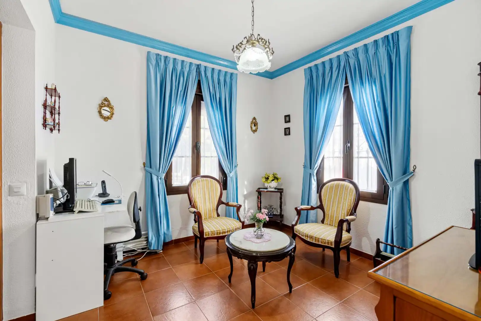 Sala d'estar de Casa o xalet en venda en Benalmádena amb Aire condicionat, Terrassa i Traster