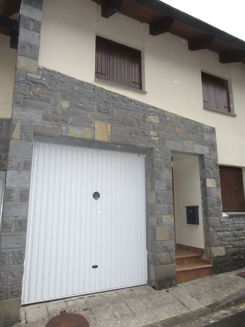 Vista exterior de Casa o xalet en venda en Villanúa amb Calefacció, Jardí privat i Traster