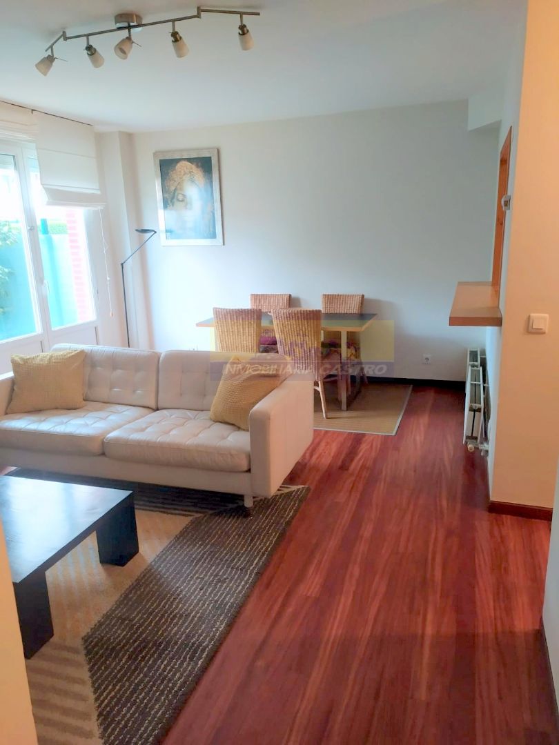 Sala d'estar de Planta baixa en venda en Castro-Urdiales amb Moblat