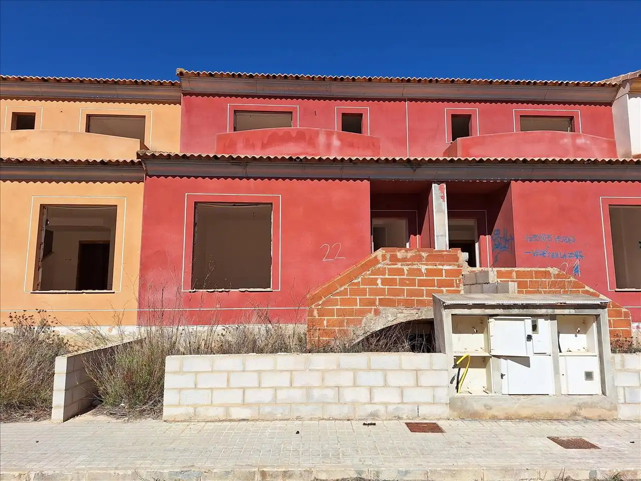 Vista exterior de Edifici en venda en Caudete de las Fuentes