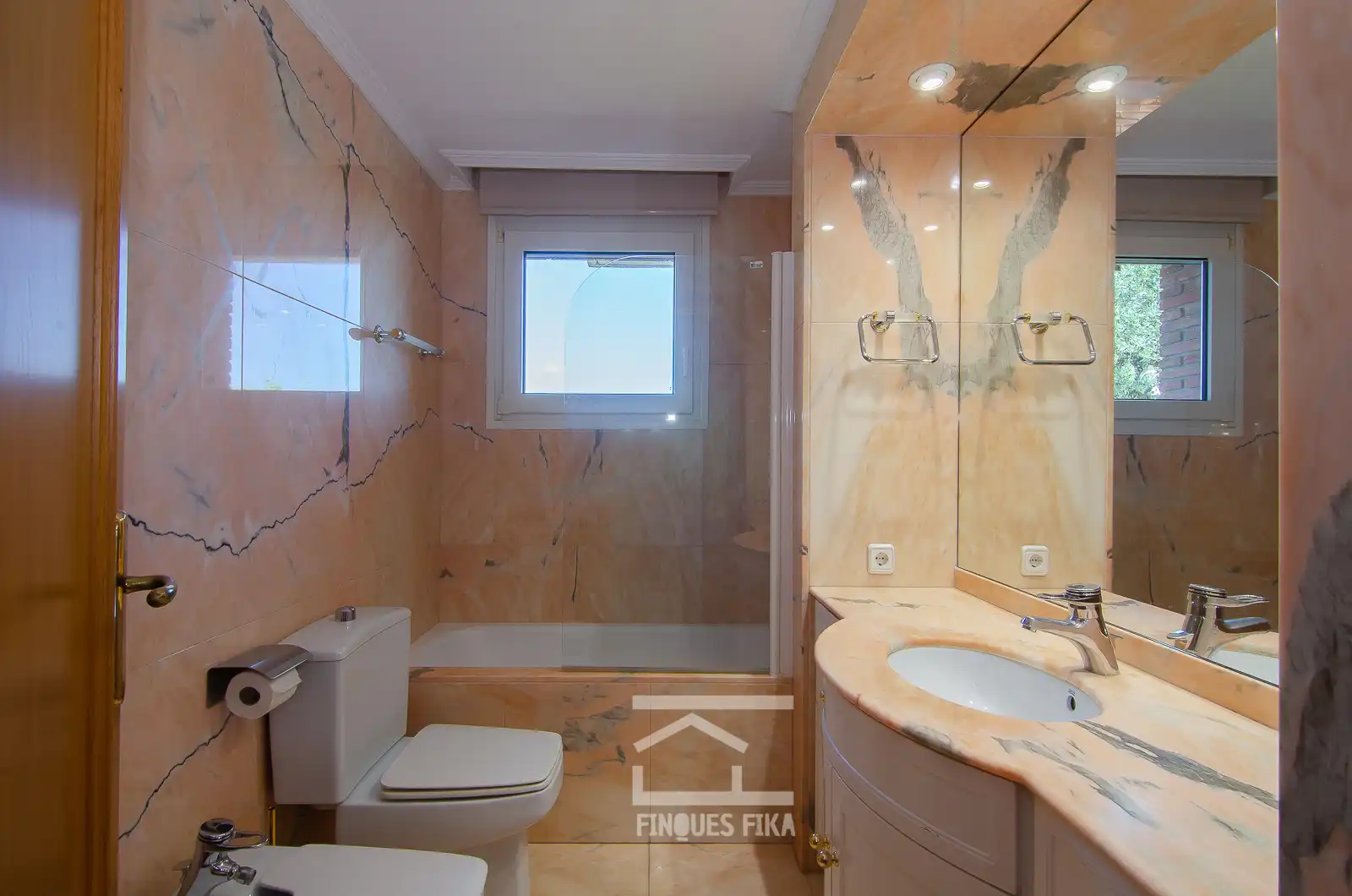 Baño de Casa o chalet de alquiler con opción a compra en Argentona con Calefacción, Jardín privado y Terraza