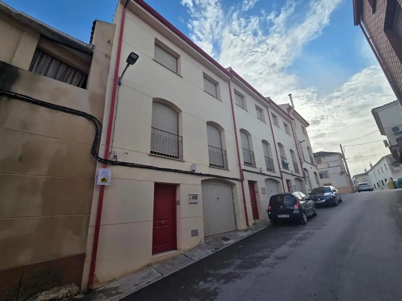 Vista exterior de Casa o xalet en venda en Santa Cruz de la Zarza amb Terrassa