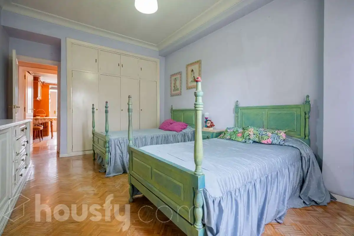Dormitori de Pis en venda en Madrid amb Calefacció, Parquet i Terrassa