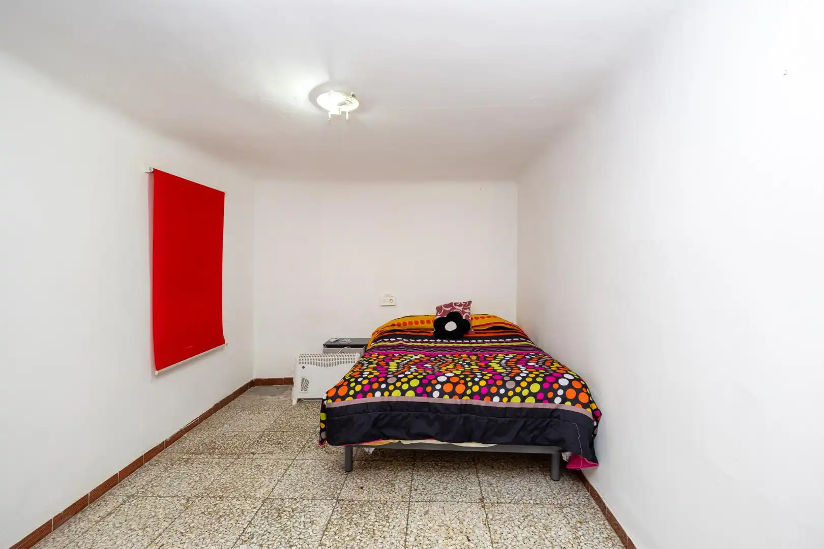 Habitación de Local en venta en Huélago