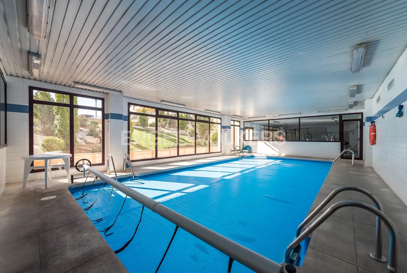Schwimmbecken von Wohnungen zum Verkauf in Boadilla del Monte mit Klimaanlage, Heizung und Privatgarten