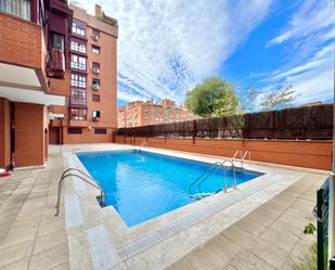 Swimming pool of Flat for sale in  Madrid Capital