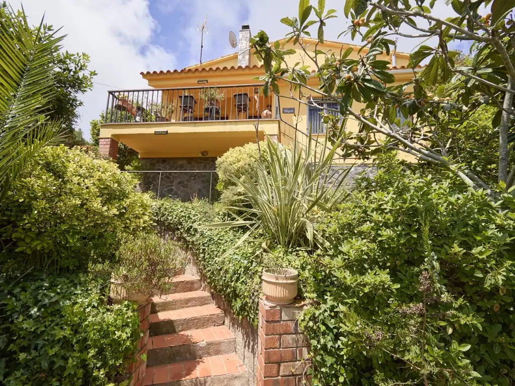 Vista exterior de Casa o xalet en venda en Lloret de Mar amb Calefacció, Jardí privat i Terrassa