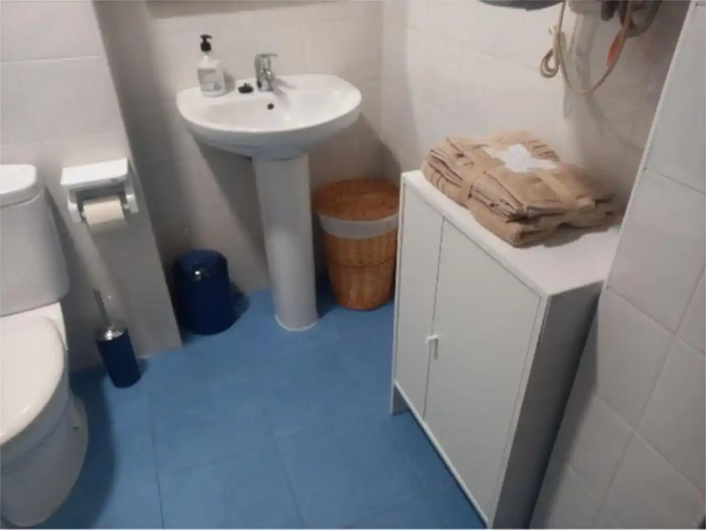 Badezimmer von Wohnung zur Miete in Dos Hermanas mit Klimaanlage