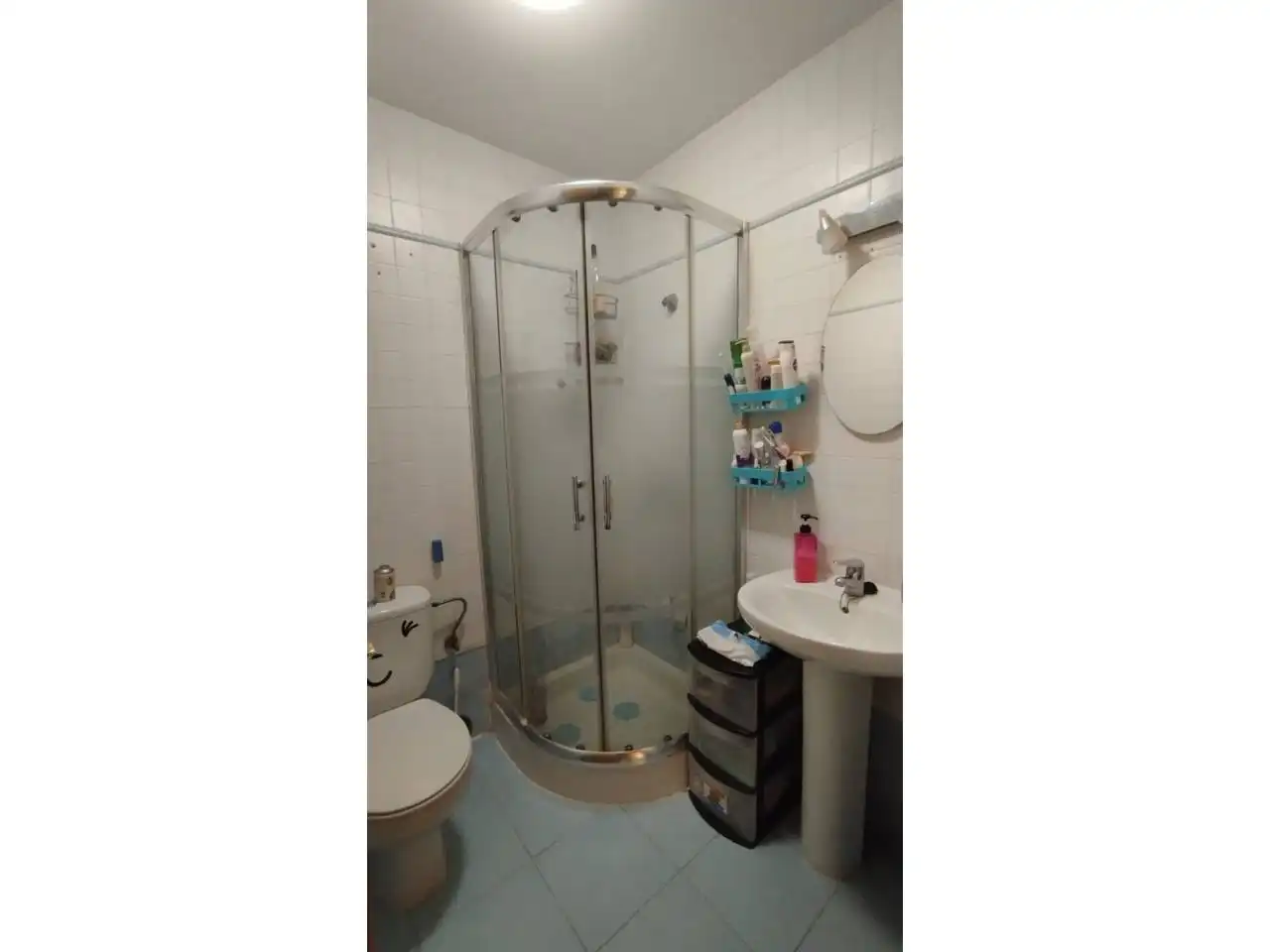 Badezimmer von Einfamilien-Reihenhaus zum Verkauf in Ocaña mit Heizung, Privatgarten und Möbliert