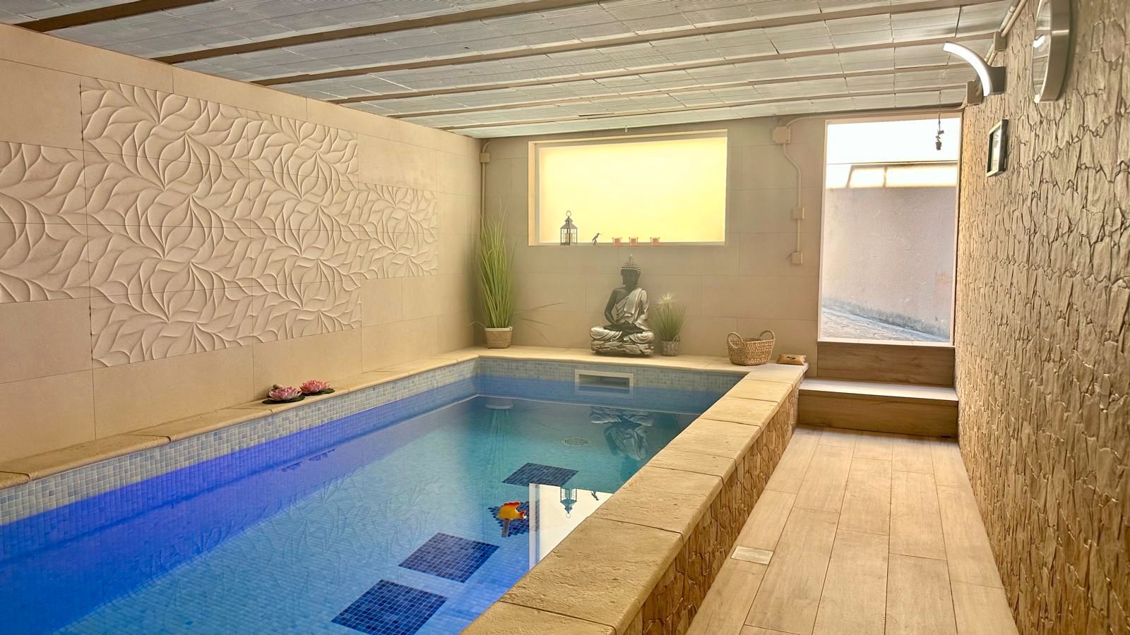 Piscina de Casa o chalet en venta en Viladecans con Aire acondicionado, Calefacción y Jardín privado