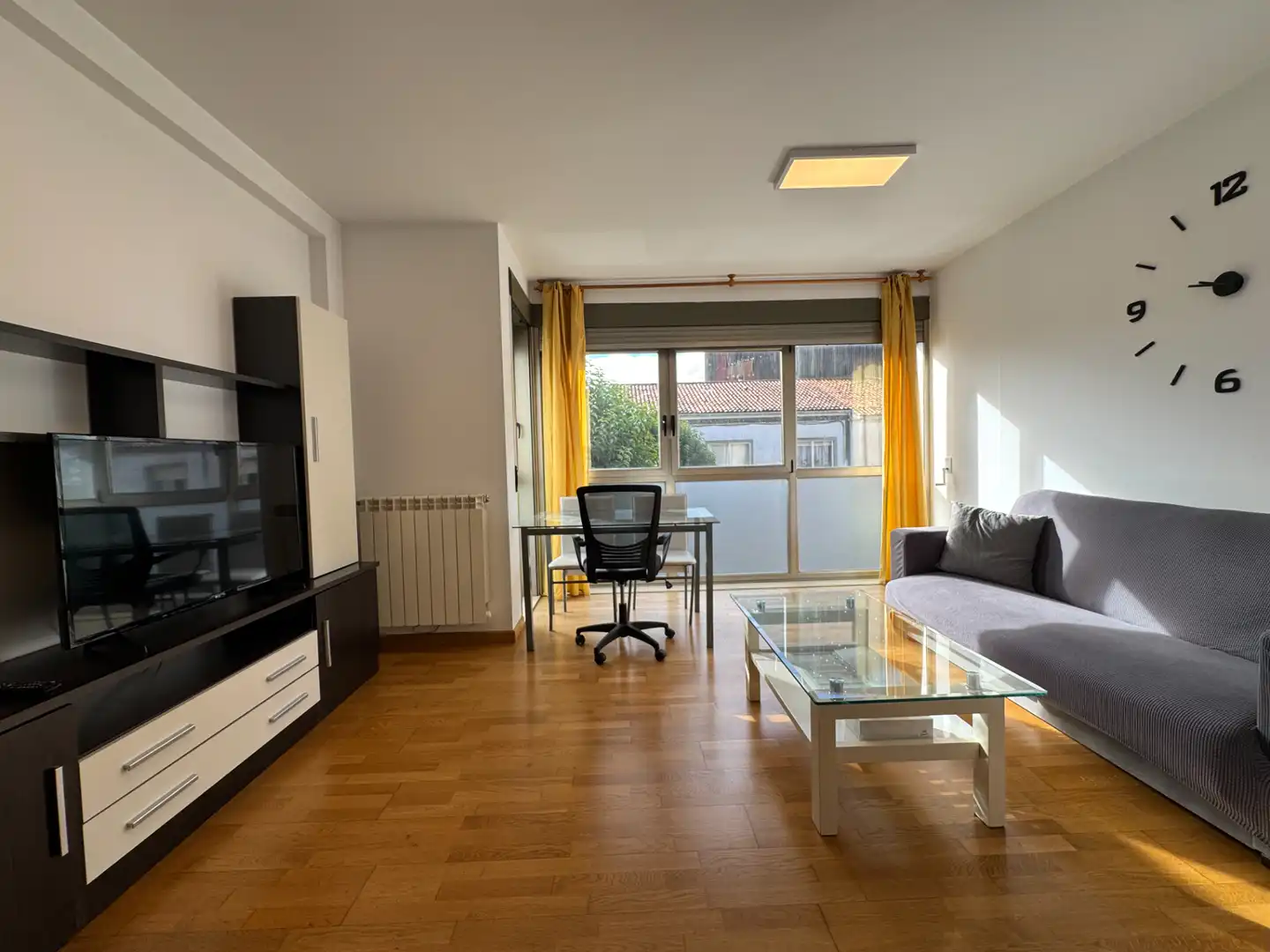 Sala de estar de Apartamento de alquiler en Santiago de Compostela  con Calefacción, Trastero y Amueblado