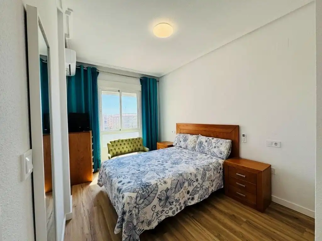 Dormitori de Apartament en venda en Guardamar del Segura amb Aire condicionat, Moblat i Balcó