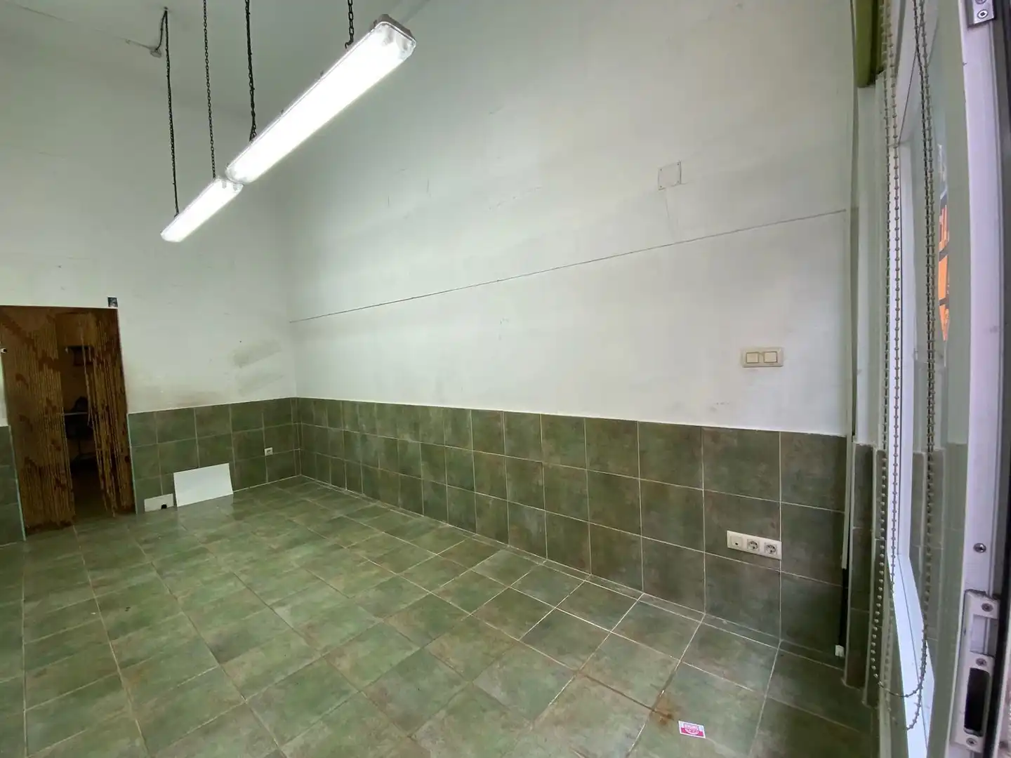 Local comercial en alquiler en Rúa Farmacéutico Manuel Fernández Llamazares 9, imagen 3