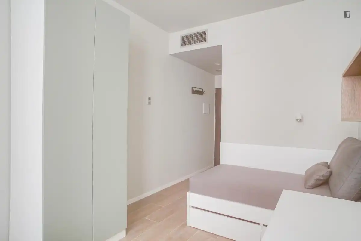 Bedroom of Flat for share in Barcelona  with Furnished and Internet