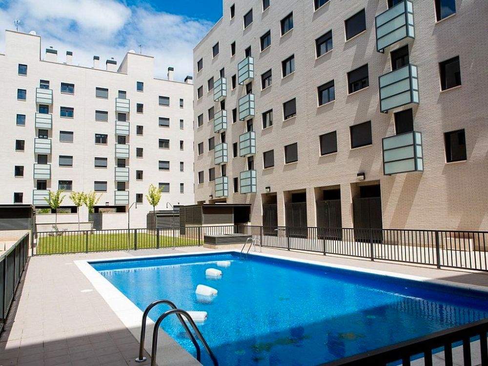 Swimming pool of Flat for sale in  Logroño