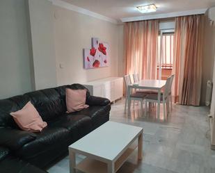 Living room of Flat to rent in  Granada Capital  with Air Conditioner, Heating and Terrace